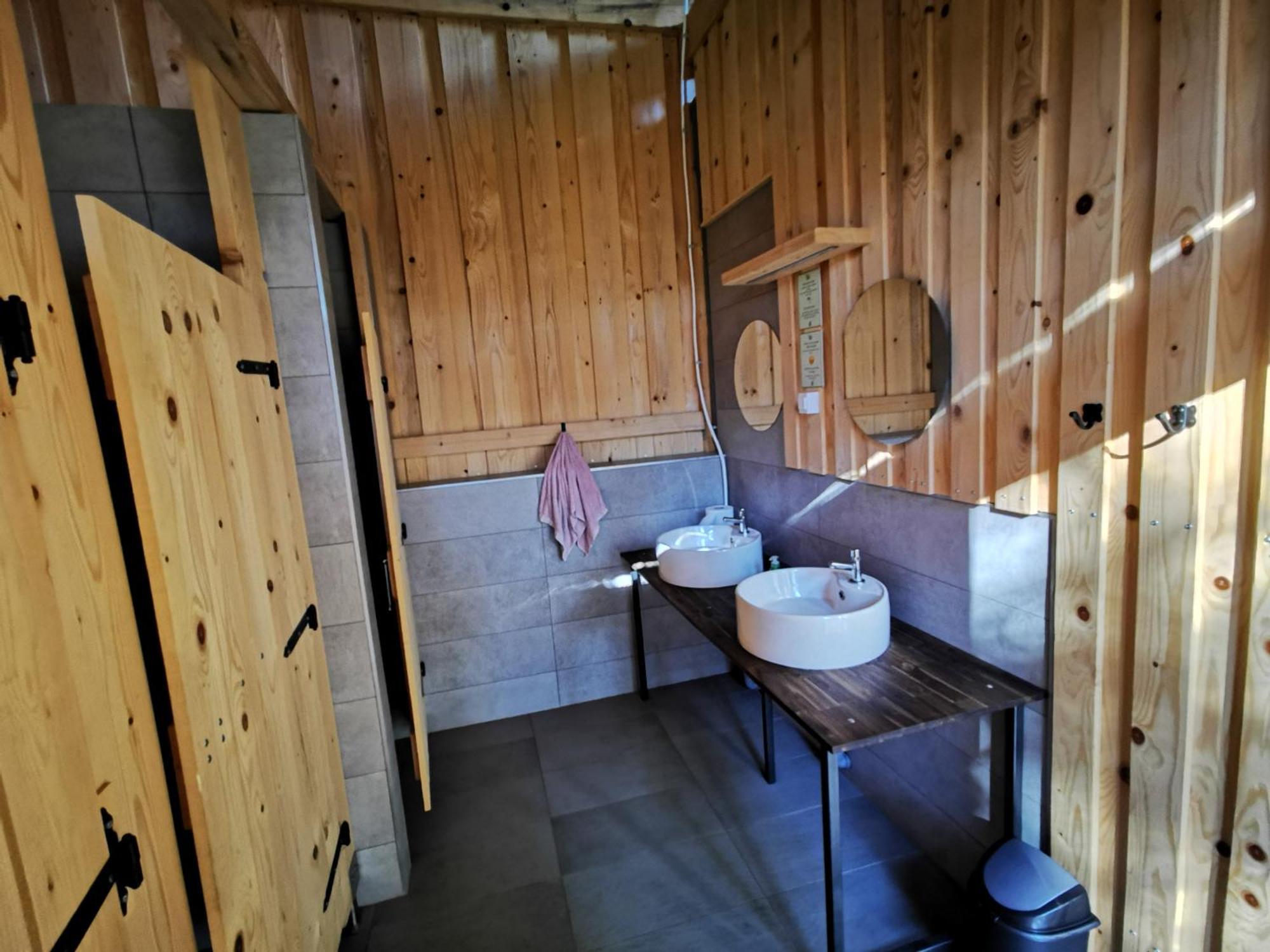 Kamp Beli Gaber Hotel Stari Trg pri Lozu Kültér fotó